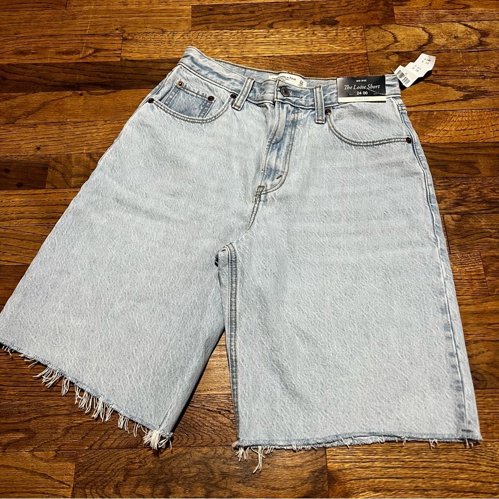 NWT Abercrombie The Loose Short Mid Rise Size 00